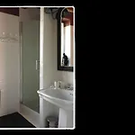 Manoir De Livet Bed & Breakfast 3*